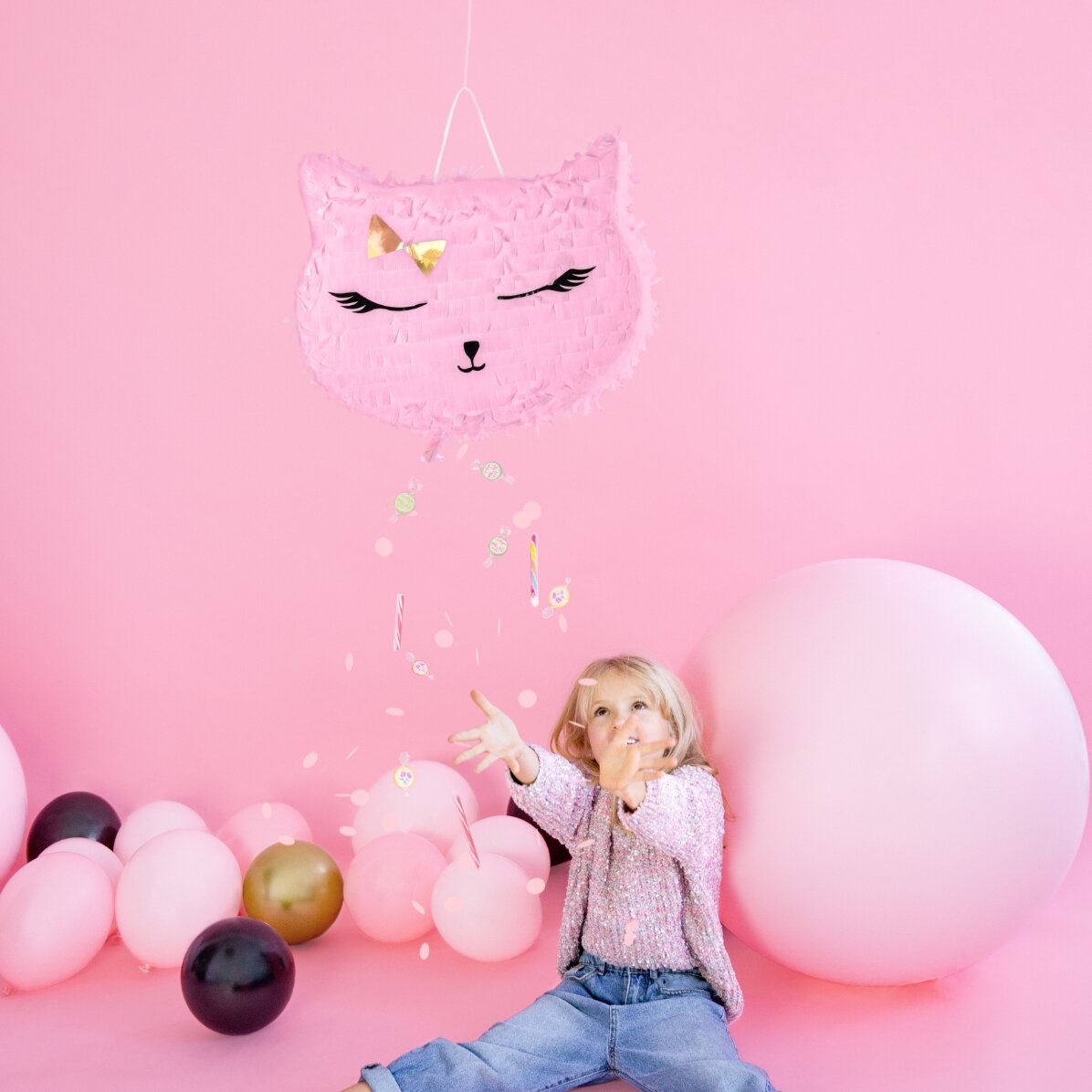 Decoración: piñata de gato