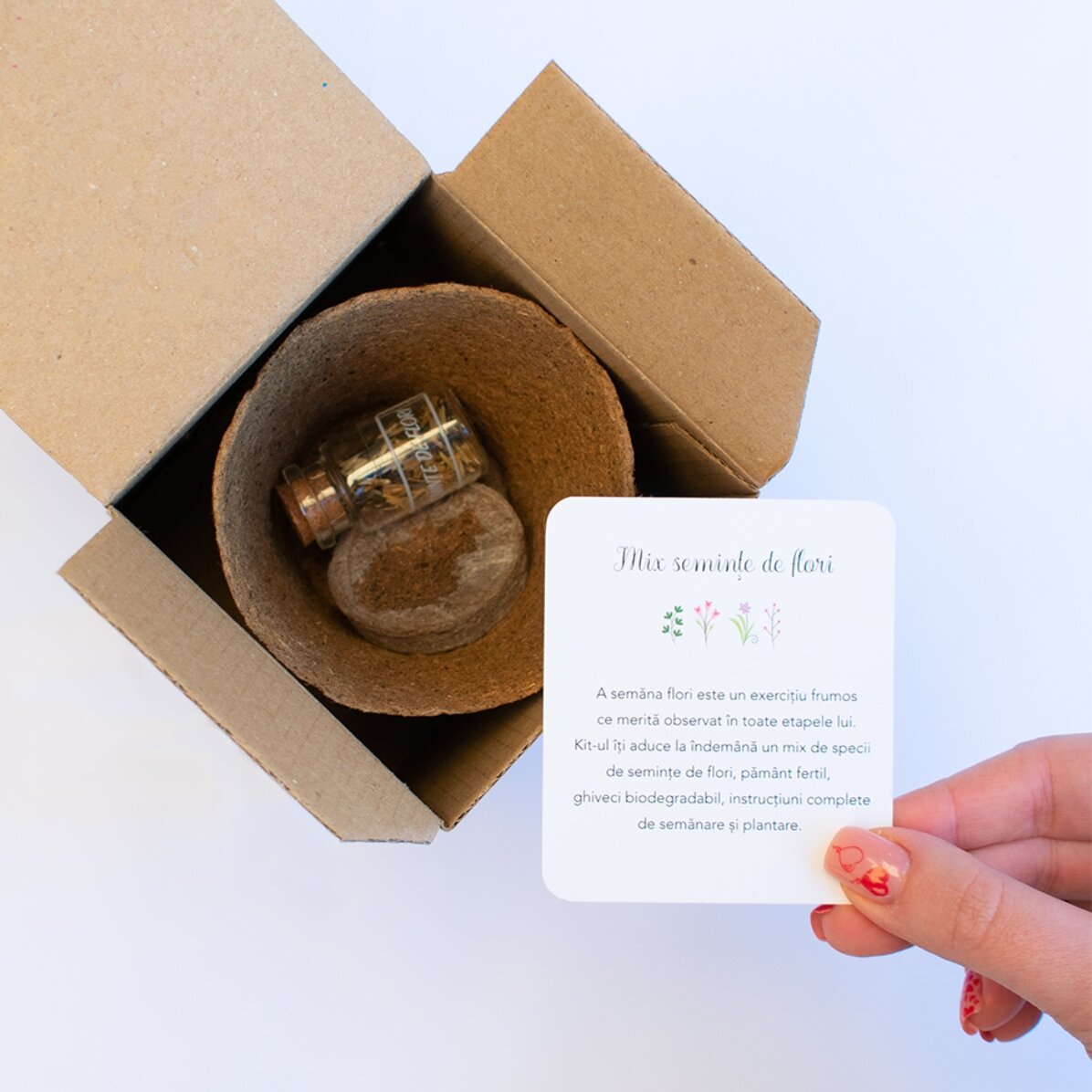 Kit para plantar flores de primavera en una cajita personalizada con una foto y un mensaje - Corazon
