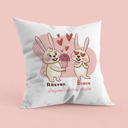 Almohada personalizada con texto: «Abrázame»