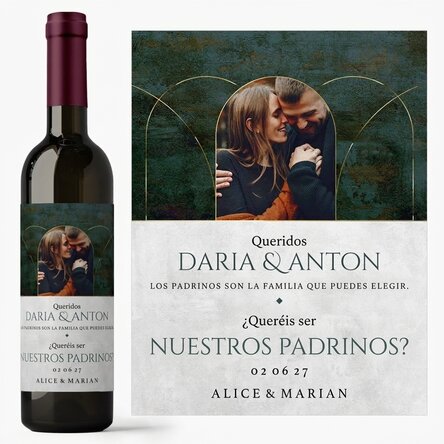 Vino personalizado con texto y una foto: «¿Queréis ser nuestros padrinos?»