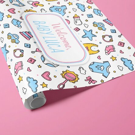 Papel de regalo personalizado con texto: «New baby»