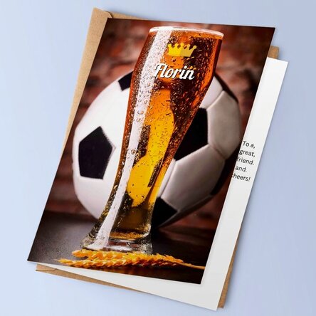 Tarjeta de felicitación personalizada con un vaso de cerveza