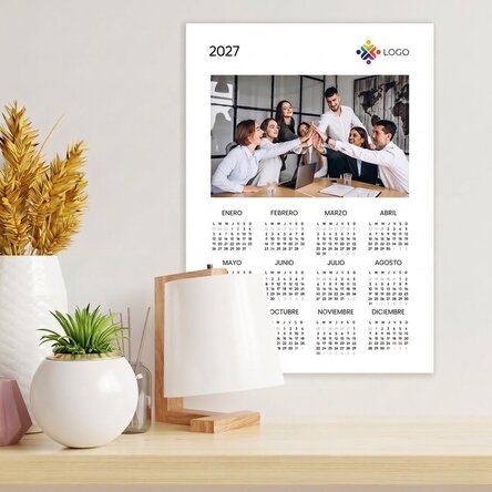 Póster calendario personalizado con logotipo y una foto