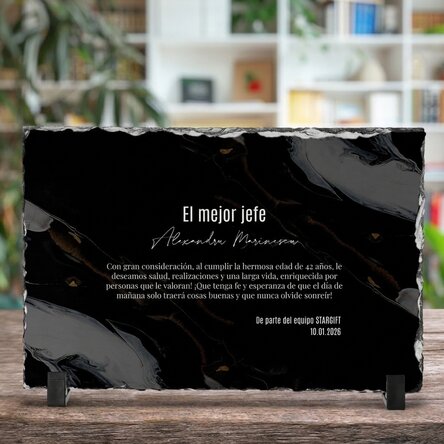 Placa de pizarra personalizada con un mensaje para el jefe: ¡Feliz cumpleaños!