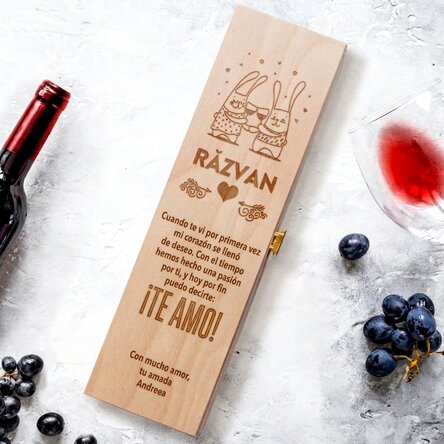 Caja de vino personalizada con nombre y mensaje - Día de los Enamorados