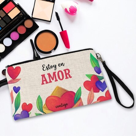 Estuche de maquillaje personalizado con texto: «In LOVE»