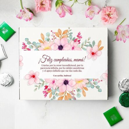 Caja de bombones personalizada con un mensaje para mamá: ¡Feliz cumpleaños, mamá!