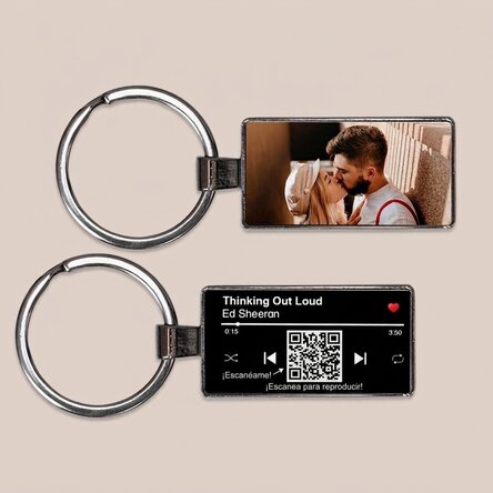 Llavero personalizado con una foto y un código QR - Nuestra canción