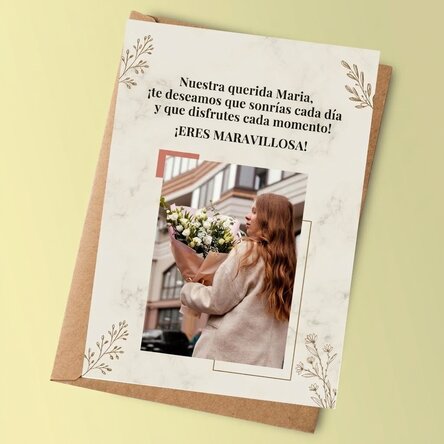 Tarjeta personalizada con una foto y un mensaje para ella