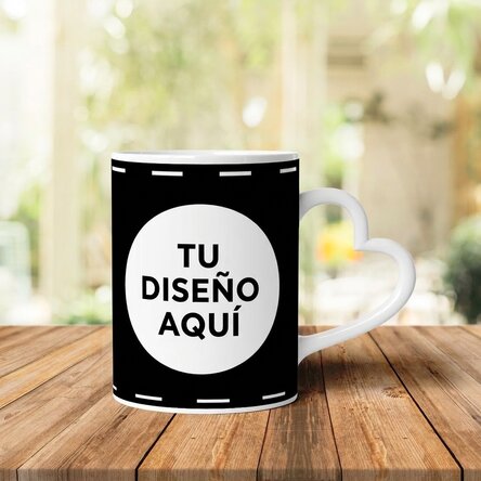 Taza personalizada con tu diseño en formato horizontal - modelo con asa en forma de corazón