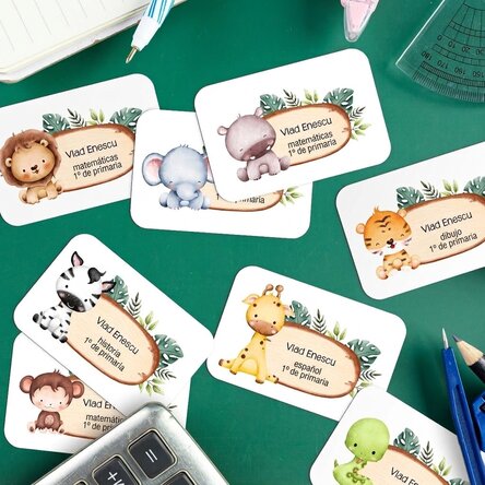 Lote de 8 pegatinas (etiquetas autoadhesivas) personalizadas para el colegio con texto: «Animalitos»