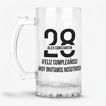 Jarra de cerveza personalizada con un mensaje de cumpleaños