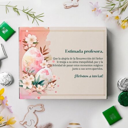 Caja de bombones personalizada con un mensaje para la profesora: ¡Feliz Pascua!