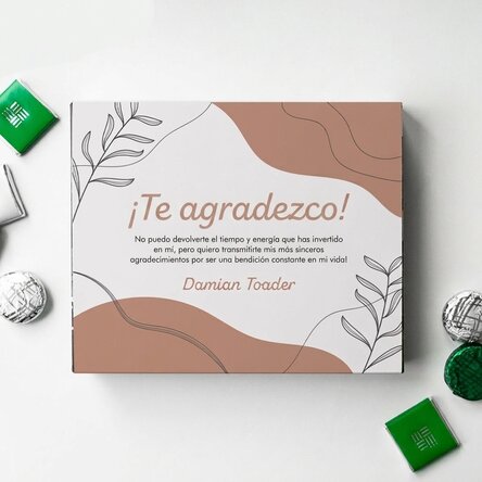 Caja de bombones personalizada con un mensaje de agradecimiento - Leaves