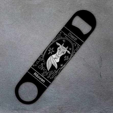 Abrebotellas personalizado con texto: el signo del zodiaco Capricornio