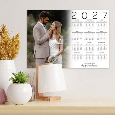 Póster calendario personalizado con una foto y un mensaje: «Nuestro primer año»