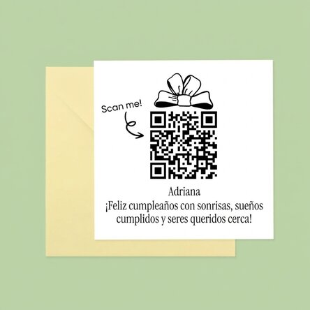 Tarjeta cuadrada personalizada con mensaje y código QR: ¡Feliz cumpleaños!