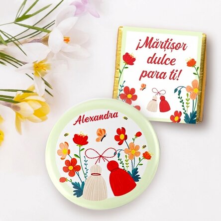 Set de regalo de Martisor con mini bombones y una chapa personalizada con nombre
