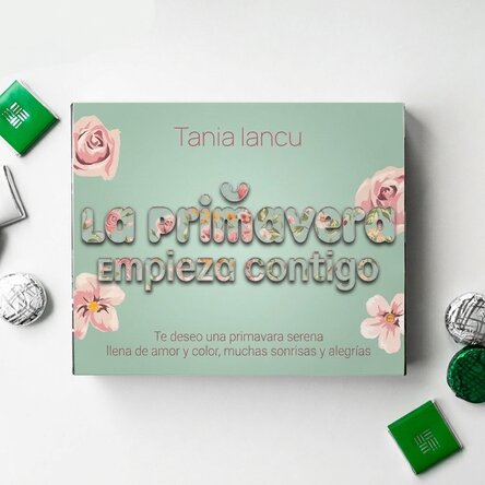 Caja de bombones personalizada con mensaje: «La primavera empieza contigo»