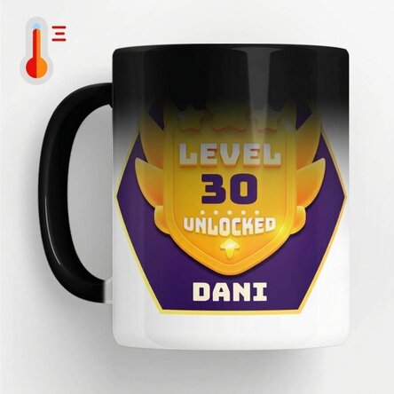 Taza termosensible personalizada con texto para un cumpleaños - Level Unlocked