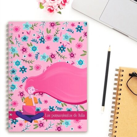 Cuaderno personalizado con texto - Los pensamientos de Iulia