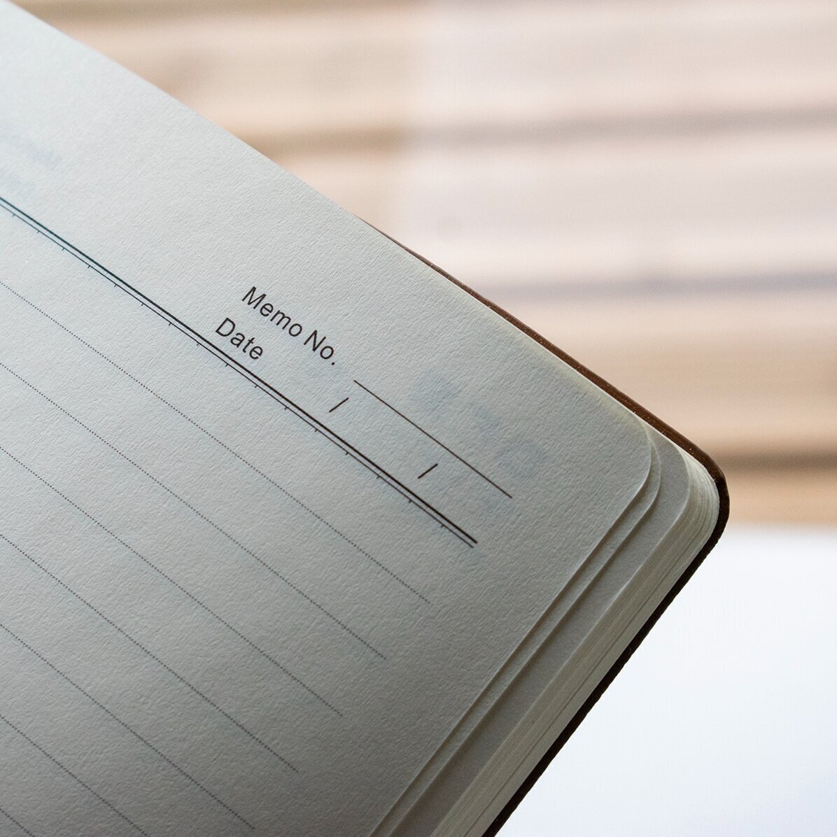 Agenda de piel personalizada con una cita motivadora: los propósitos de Año Nuevo para ella