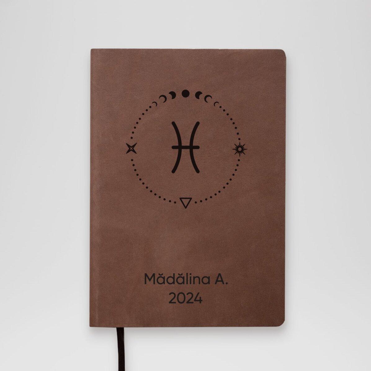 Agenda de piel personalizada con texto y el signo del zodiaco Piscis