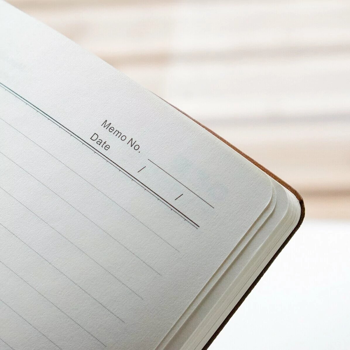 Agenda de piel personalizada con texto y el signo del zodiaco Piscis