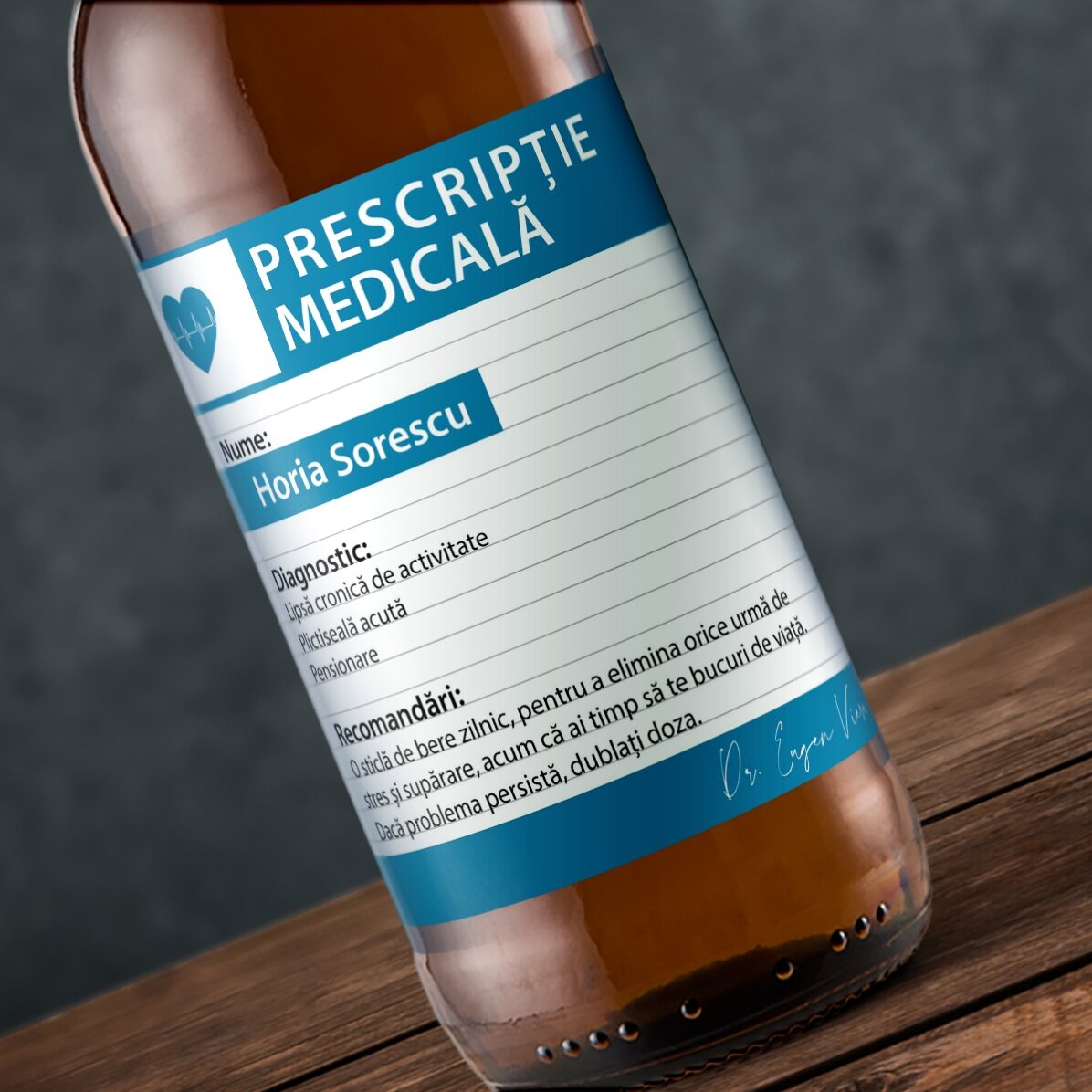Cerveza personalizada con texto: «Receta médica»