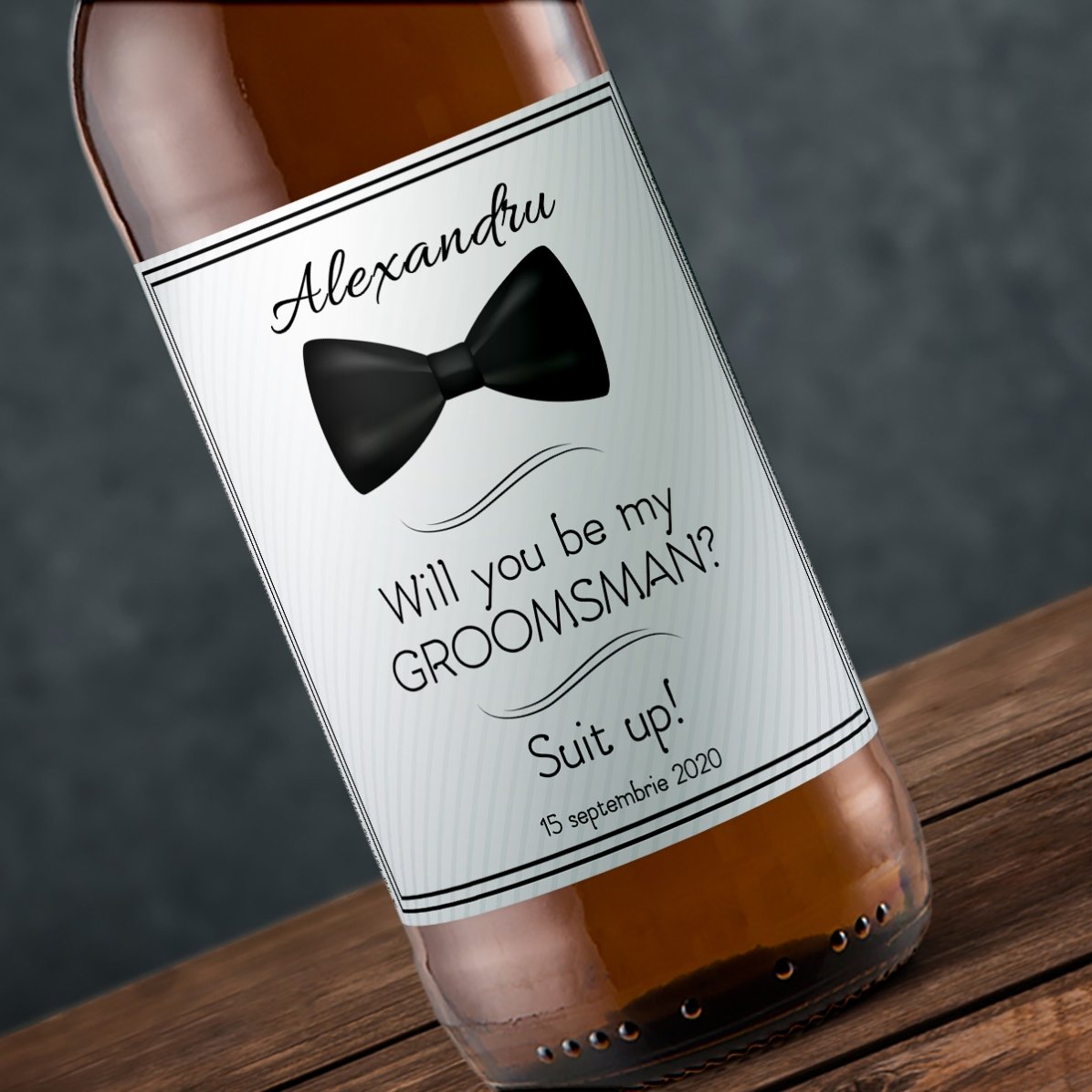 Cerveza personalizada con texto: «¿Quieres ser mi padrino de boda?»