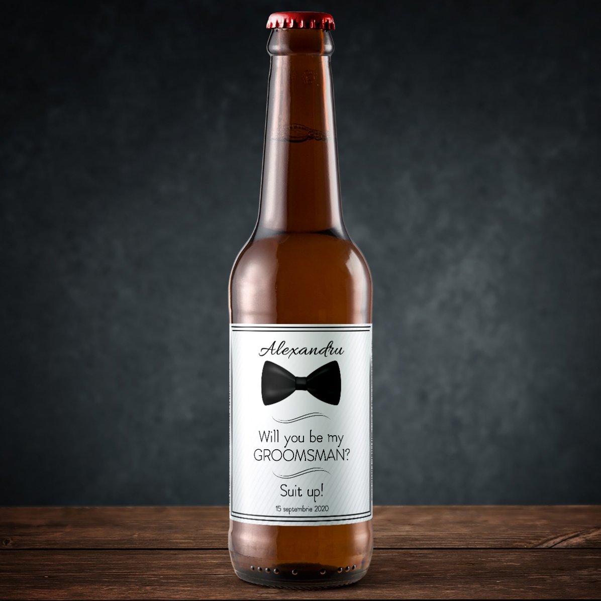 Cerveza personalizada con texto: «¿Quieres ser mi padrino de boda?»