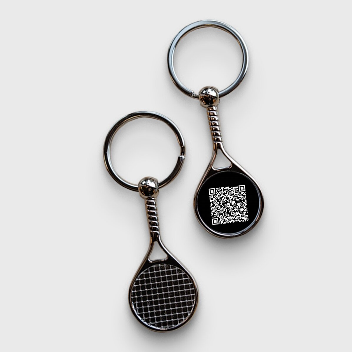 Llavero con forma de raqueta de tenis personalizado con código QR: añade el contacto