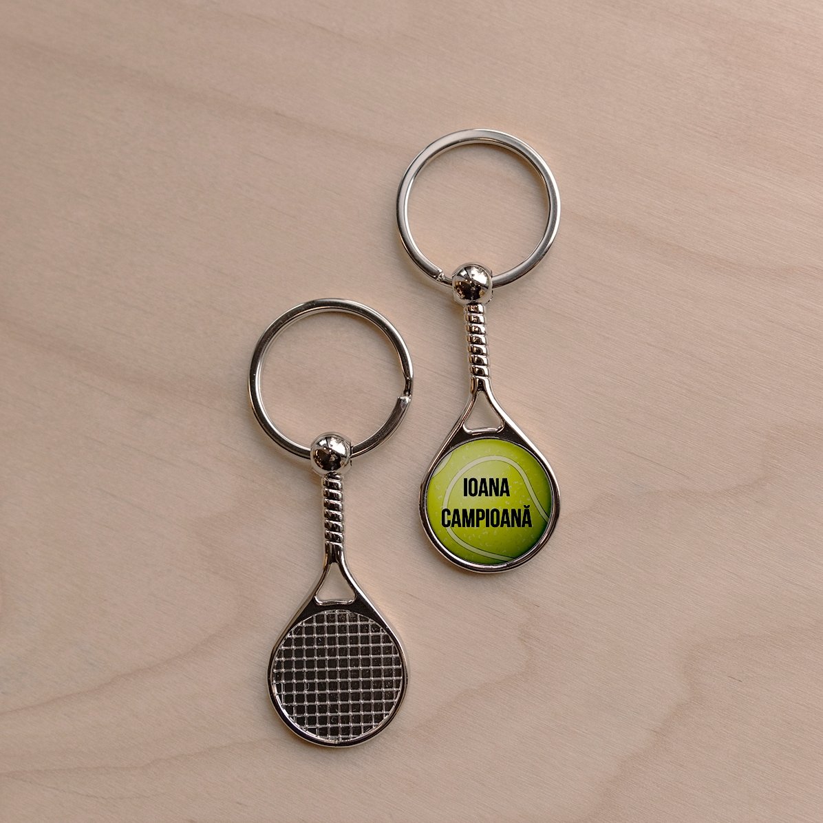 Llavero con forma de raqueta de tenis personalizado con el texto «Campeón»