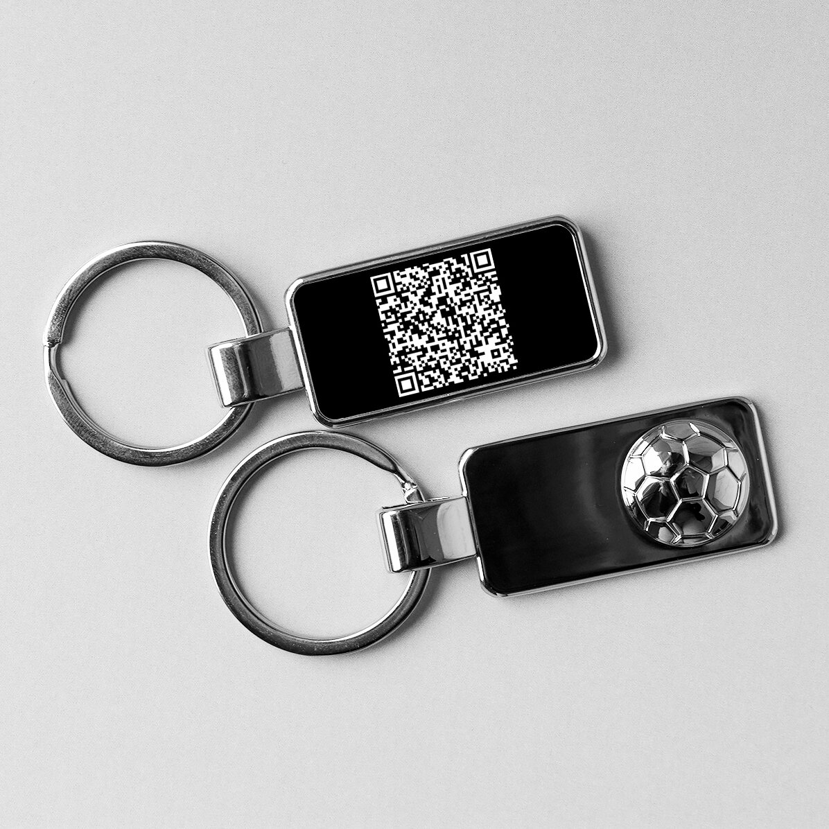 Llavero personalizado con código QR - modelo de fútbol