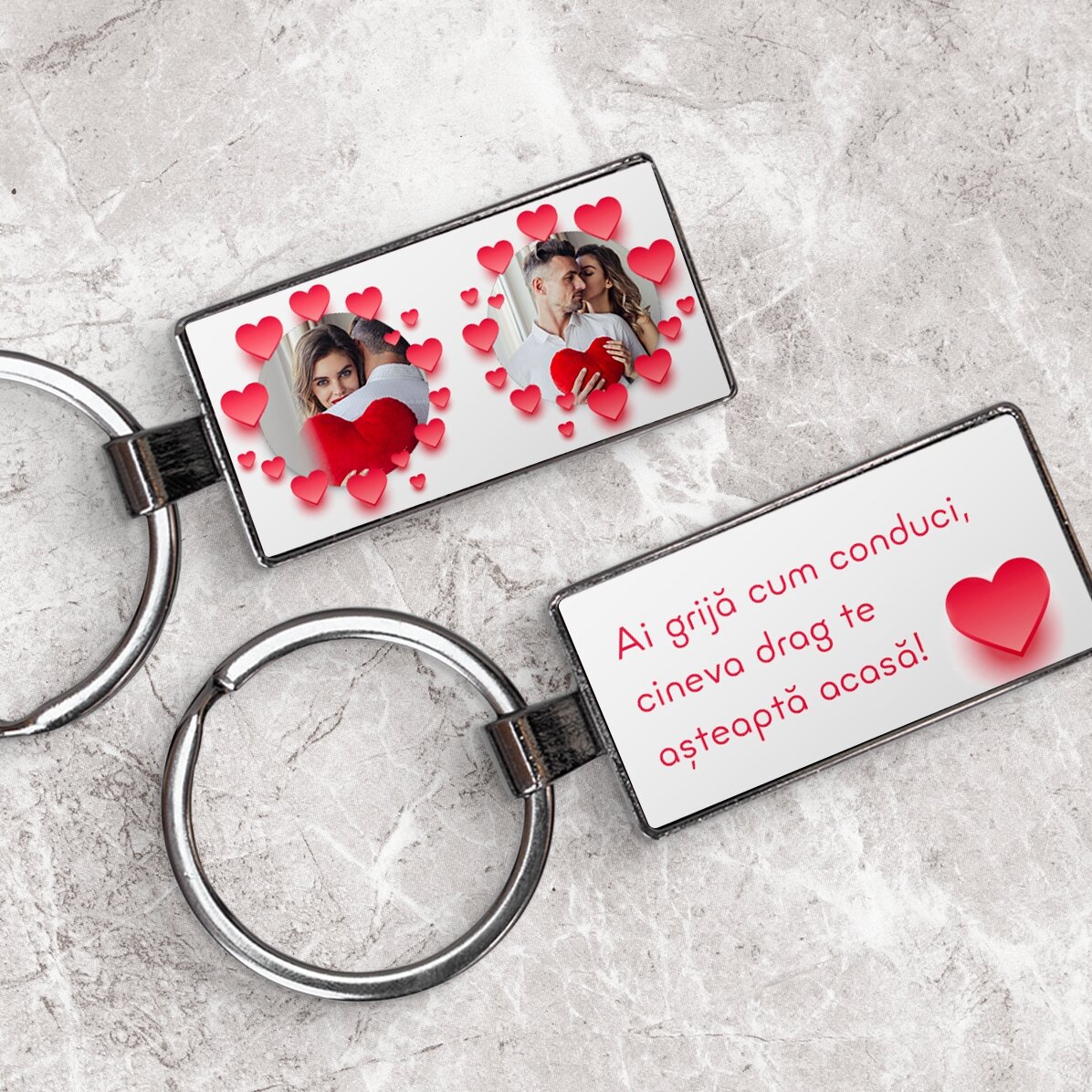 Llavero personalizado con dos fotos y texto - Modelo «Corazones»