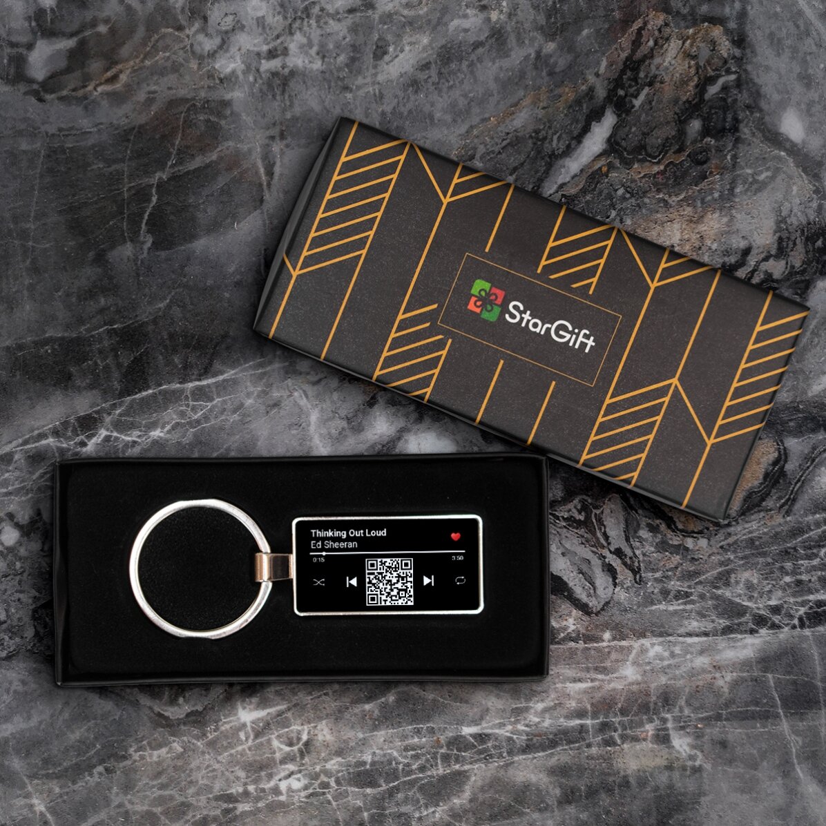 Llavero personalizado con una foto y un código QR - Nuestra canción
