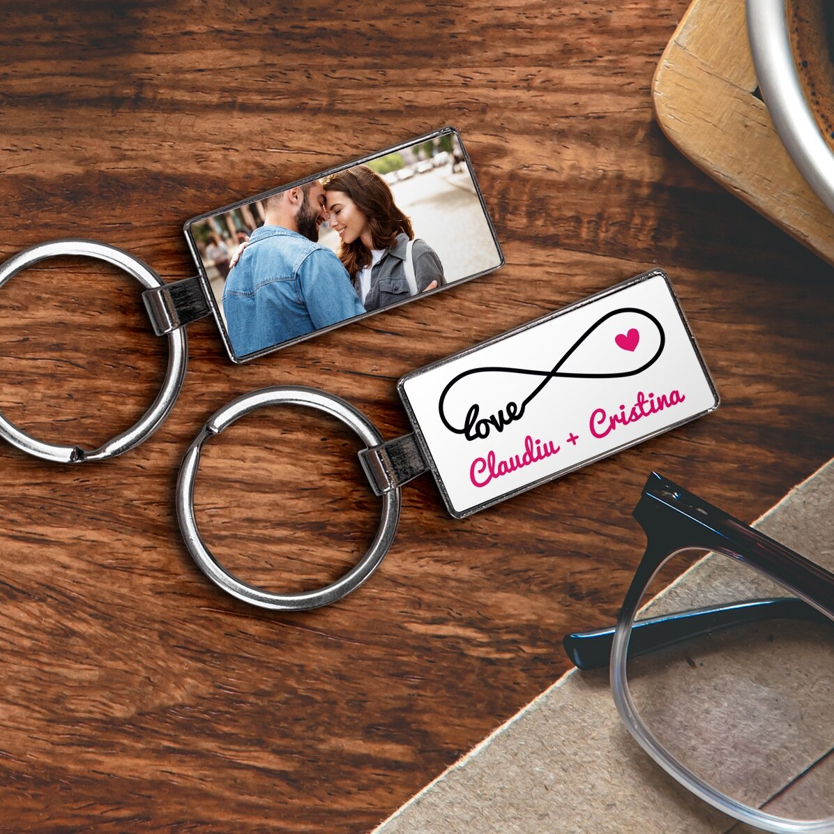 Llavero personalizado con una foto y un texto - modelo «infinity love»