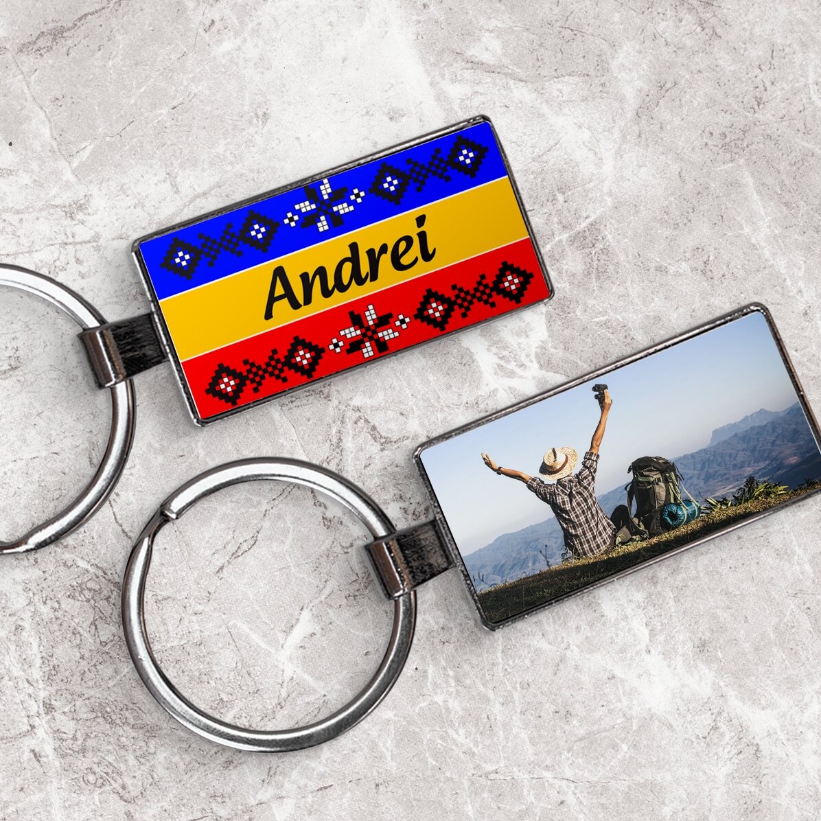 Llavero personalizado con una foto y un texto - La bandera de Rumanía