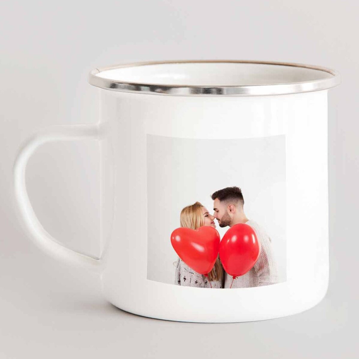 Taza metálica esmaltada con una foto y un texto