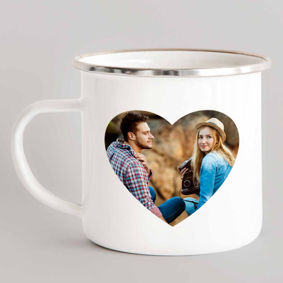 Taza metálica esmaltada personalizada con foto y texto - Modelo «corazón»