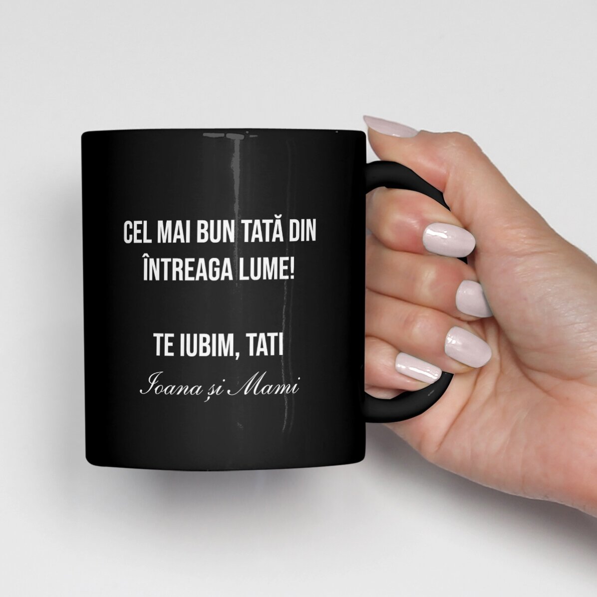 Taza negra personalizada con una foto y un mensaje