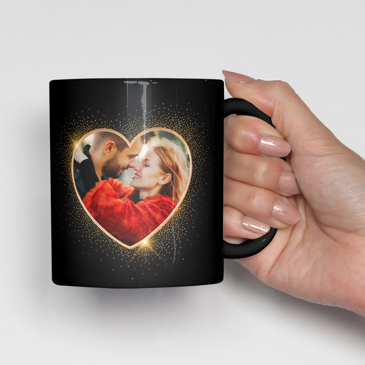 Taza negra personalizada con una foto y un texto: «2 almas»