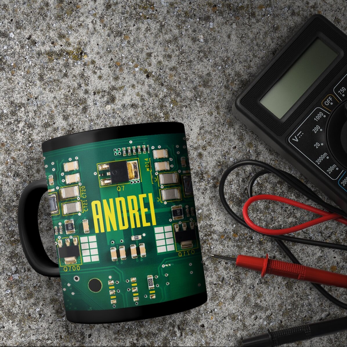 Taza negra personalizada con texto para los apasionados de la electrónica - Motherboard