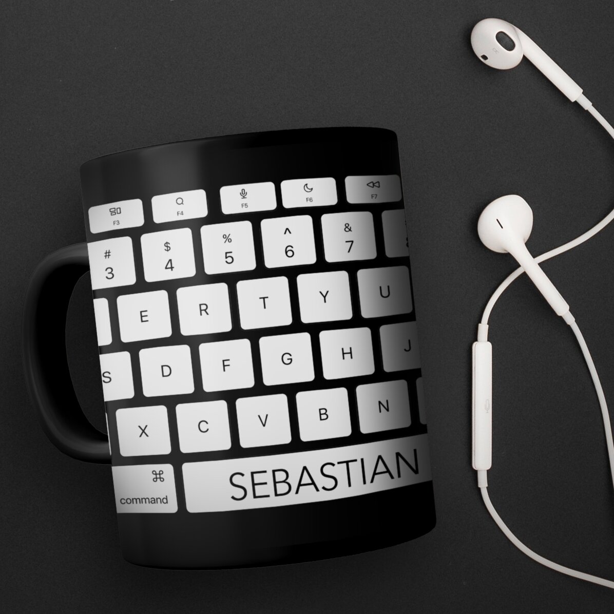 Taza negra personalizada con texto para programadores y trabajadores de oficina