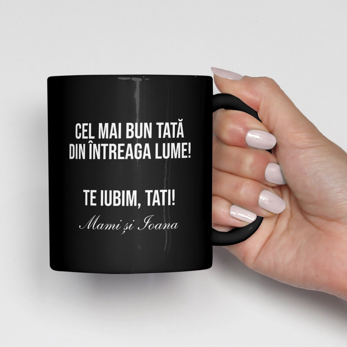 Taza negra personalizada con texto