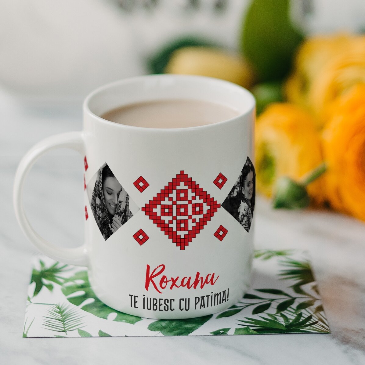 Taza personalizada con 2 fotos y texto: «¡Te quiero con pasión!»