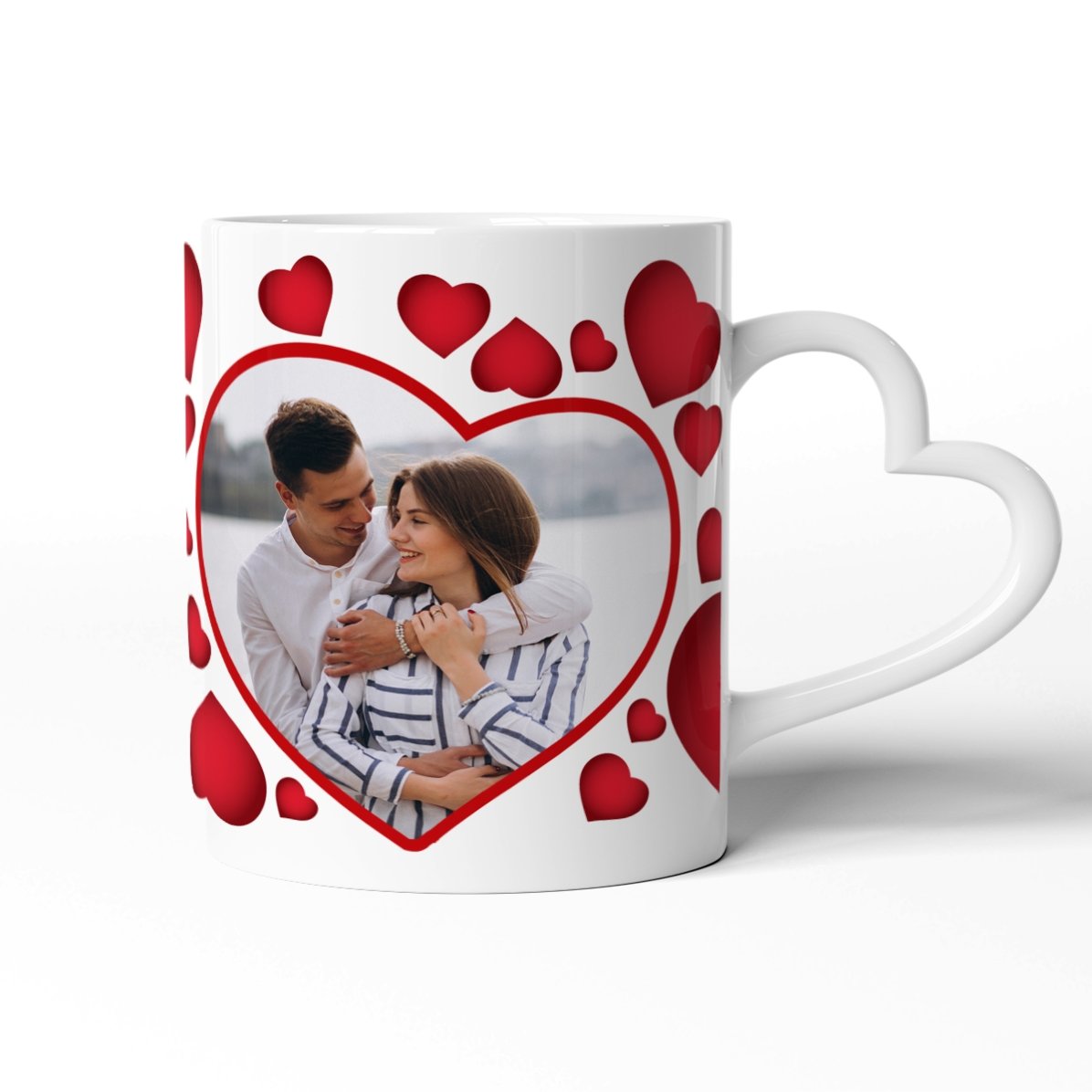 Taza personalizada con corazoncitos y una foto: modelo con asa en forma de corazón