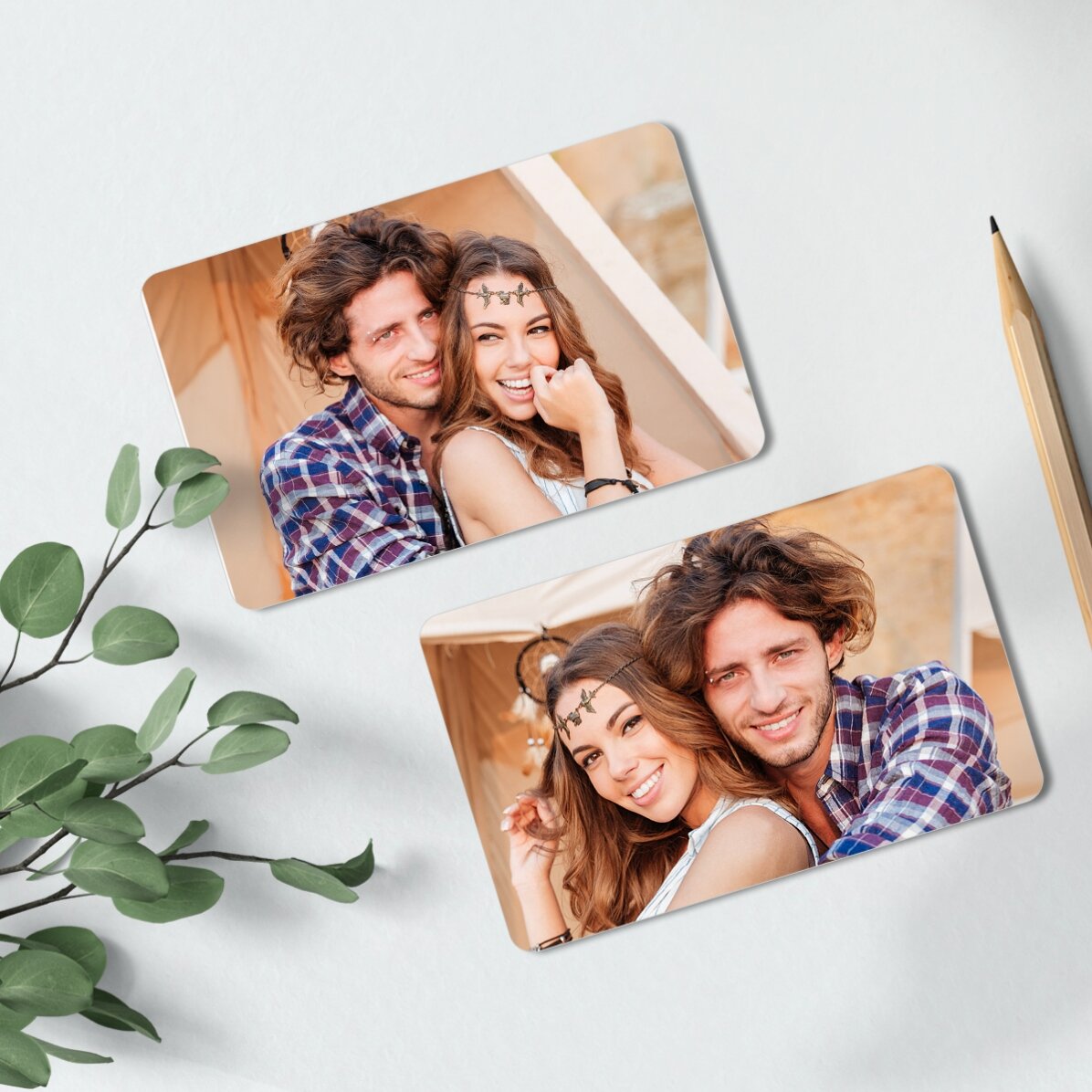 Tarjeta de aluminio personalizada por ambas caras con fotos en formato horizontal