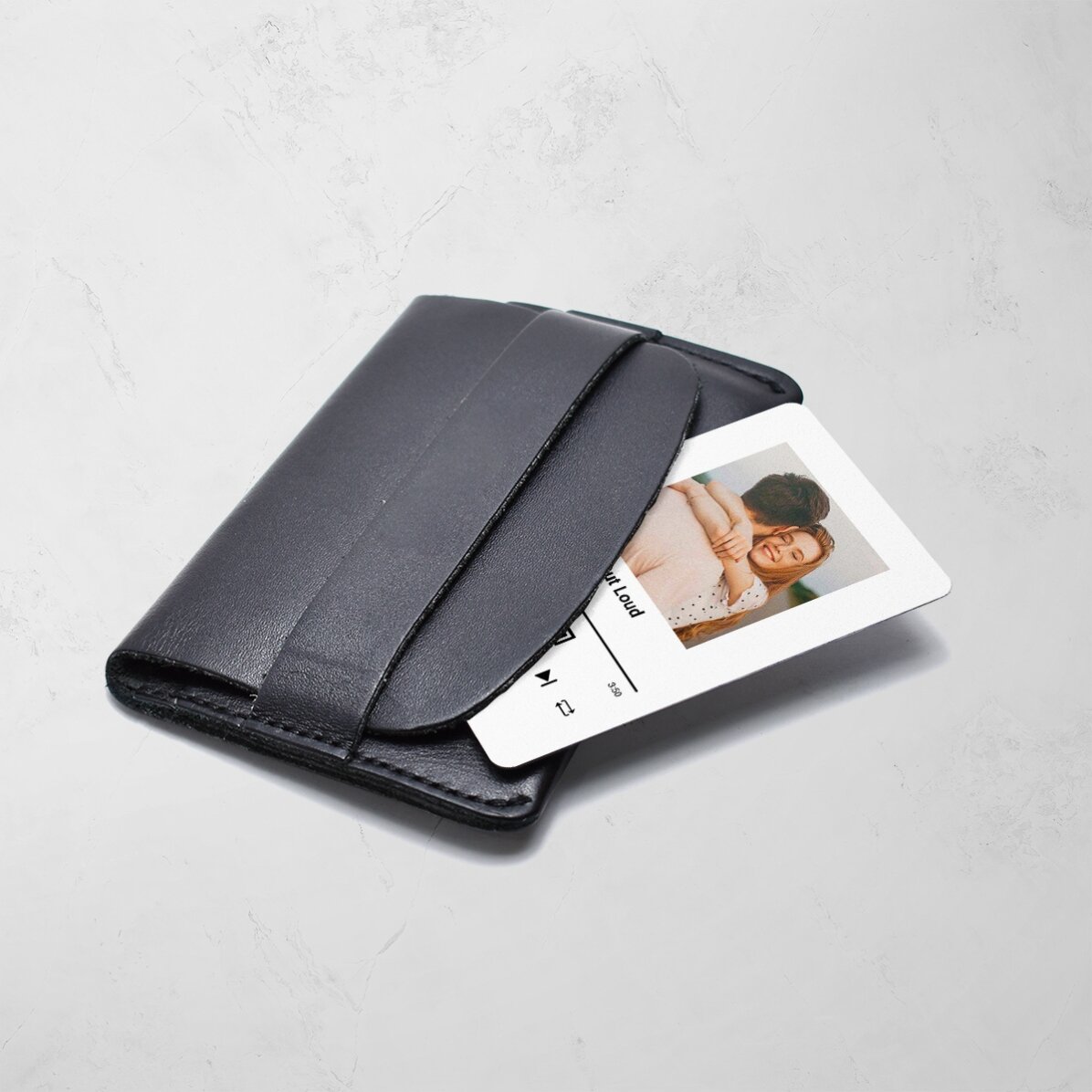 Tarjeta de aluminio personalizada por ambas caras con una foto, un mensaje y un código QR - Nuestra 