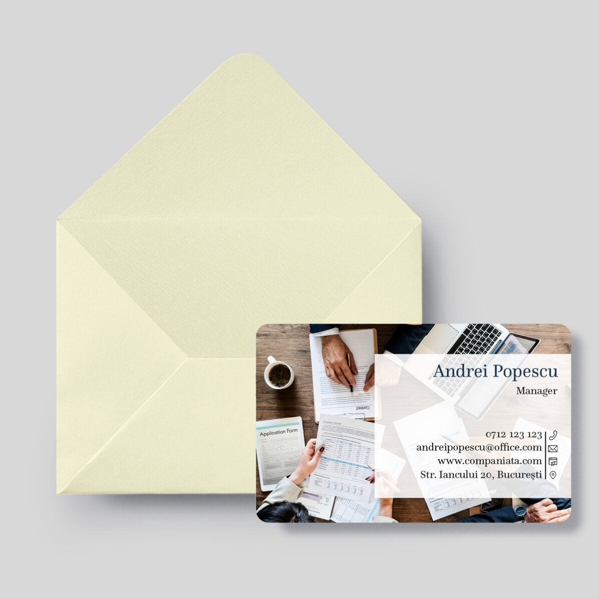 Tarjeta de visita de aluminio personalizada a doble cara con código QR y una fotografía